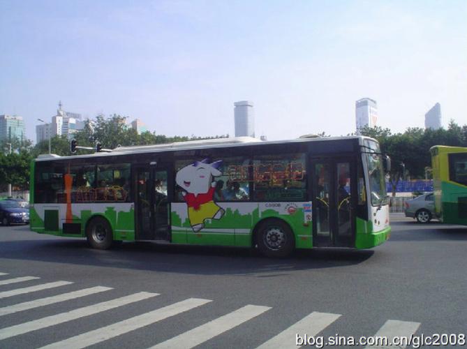 新澳门2025今晚开什么和公交站椅子仅手机高与公交站台椅子