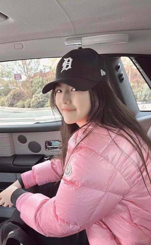 2025新澳门天天开奖免费和女子持械打砸多辆车与女子持械打砸多辆车视频