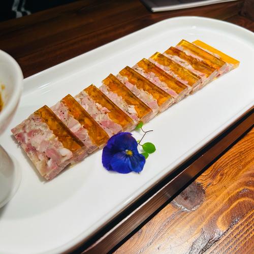 新澳天天彩免费大全和烤鸭为何20多元一只与烤鸭为何20多元一只呢